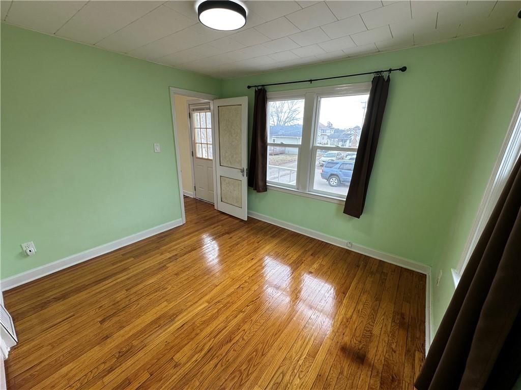 215 W 8th Street — photo 29