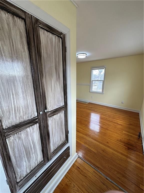 215 W 8th Street — photo 32