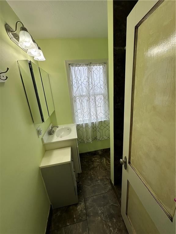 215 W 8th Street — photo 33