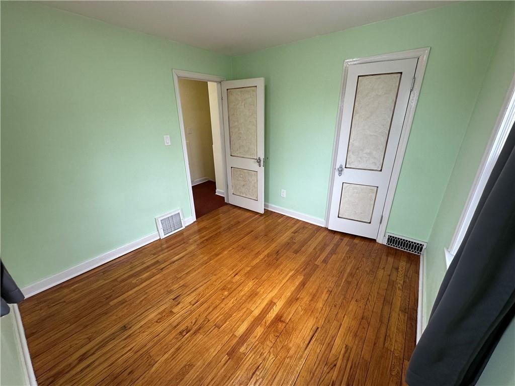 215 W 8th Street — photo 37