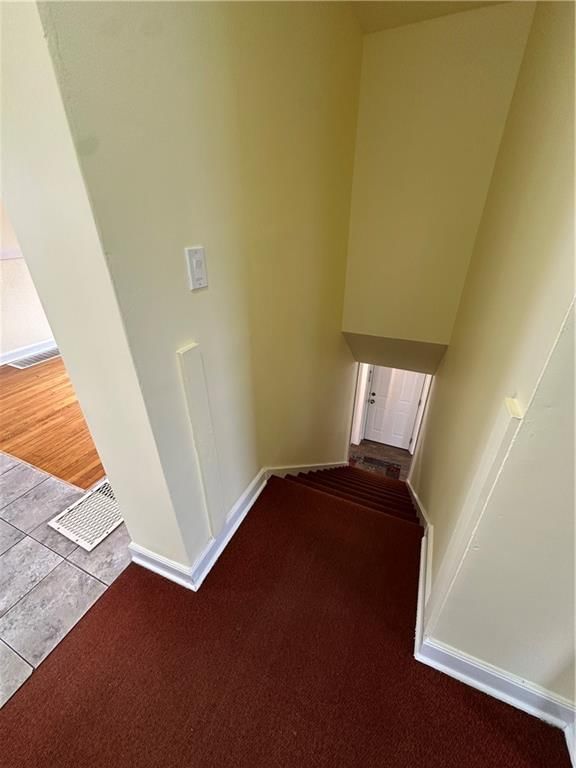 215 W 8th Street — photo 38