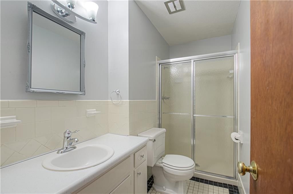 3925 S Bedford Avenue — photo 10