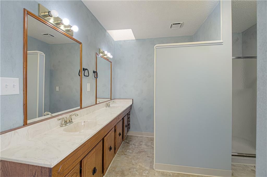 3925 S Bedford Avenue — photo 14