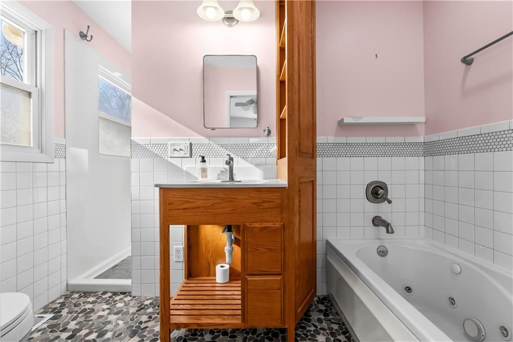 1408 E 108th Terrace — photo 32