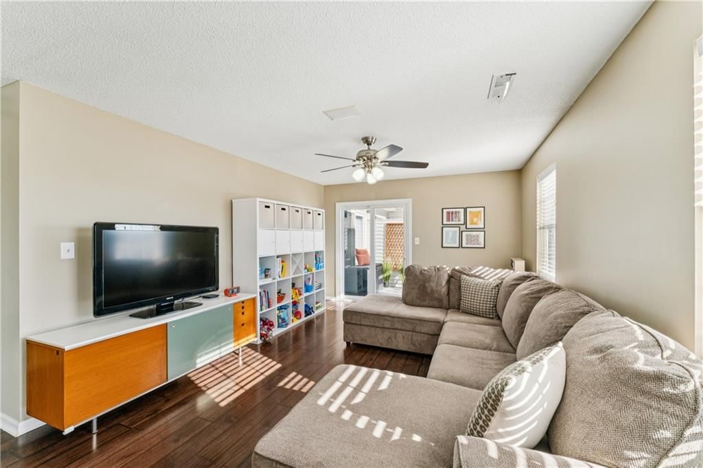 220 E Hansen Court — photo 8
