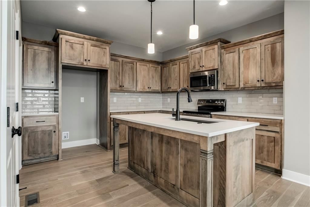 16849 W 164th Terrace — photo 4