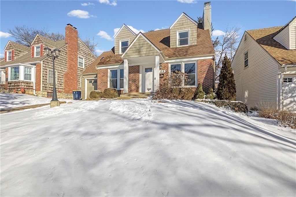 506 E 66th Terrace — photo 2