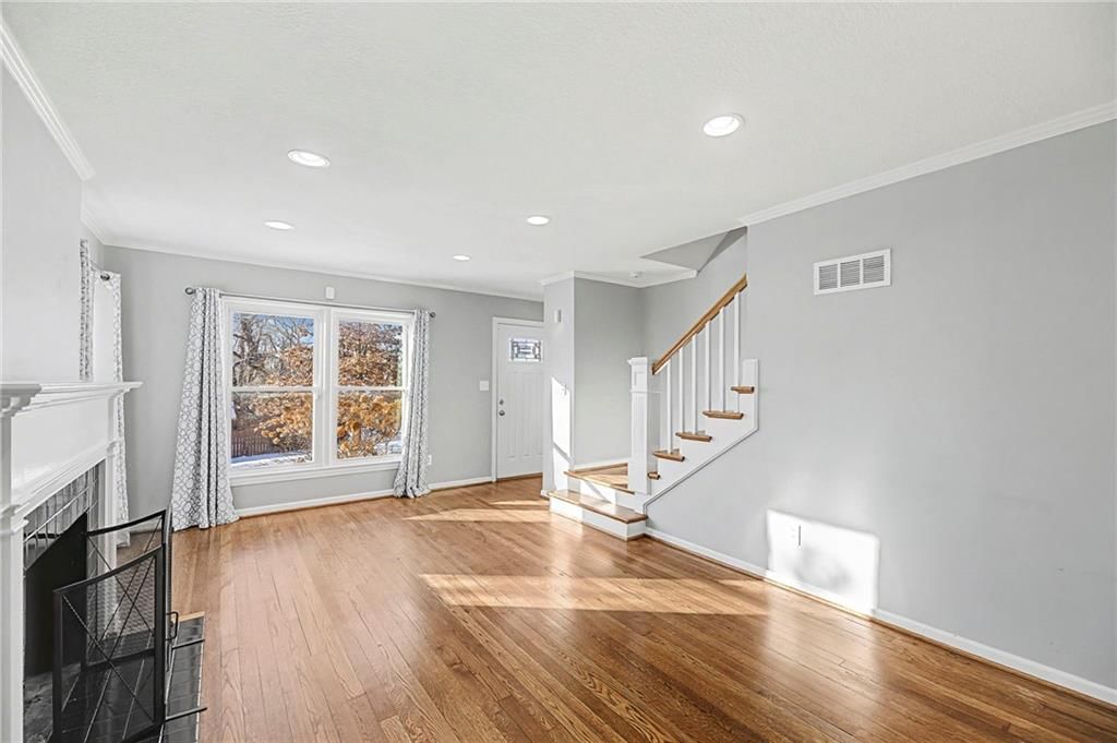 506 E 66th Terrace — photo 4