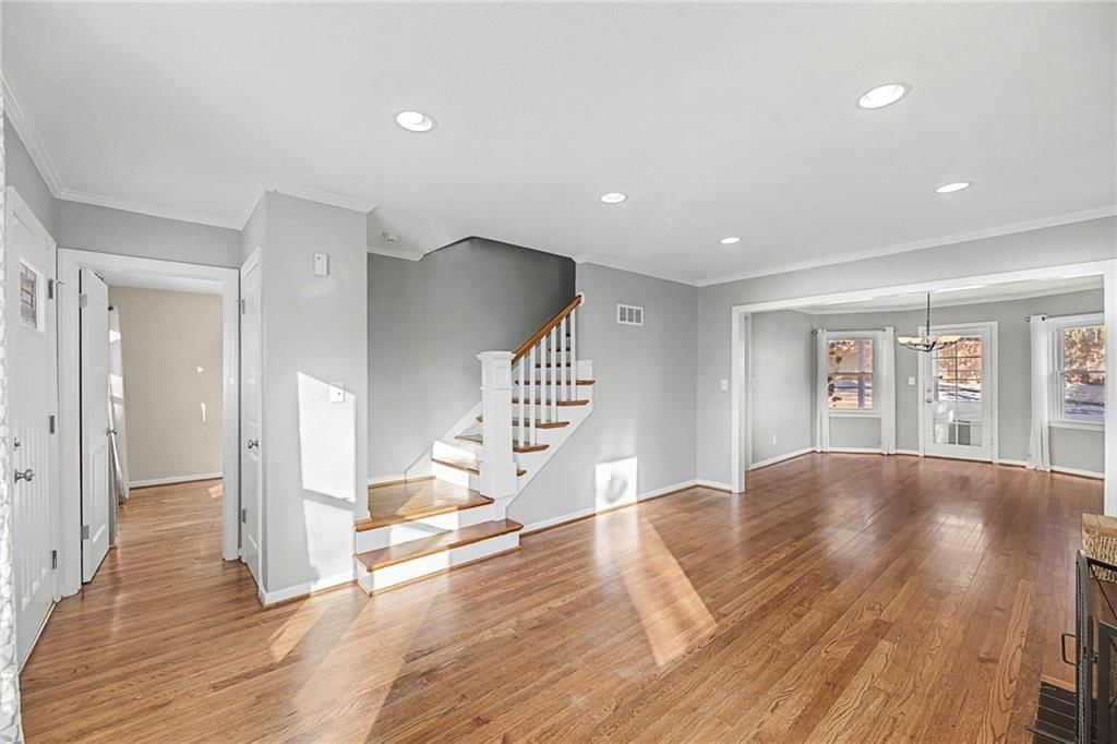 506 E 66th Terrace — photo 6