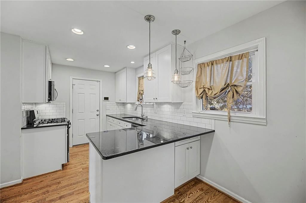 506 E 66th Terrace — photo 11