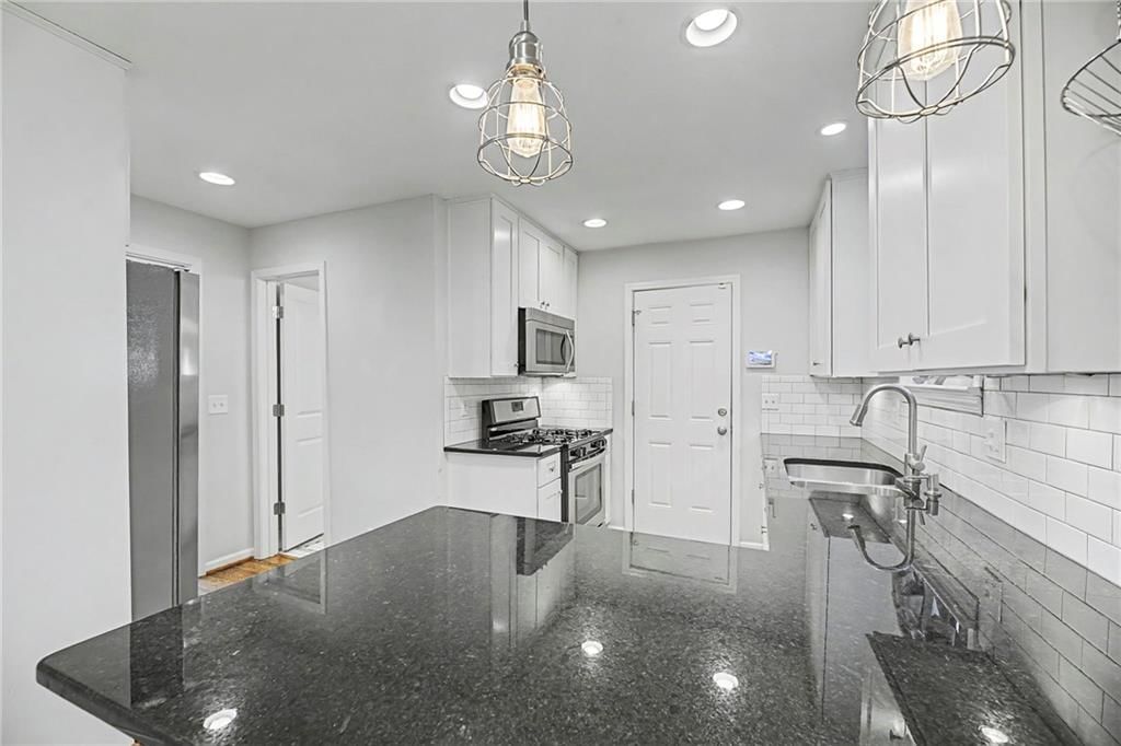 506 E 66th Terrace — photo 12
