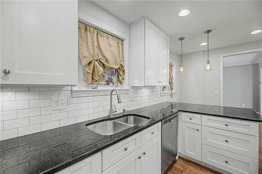 506 E 66th Terrace — photo 14