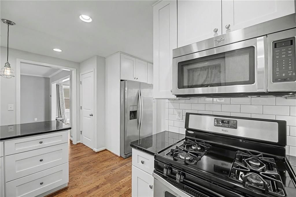 506 E 66th Terrace — photo 15
