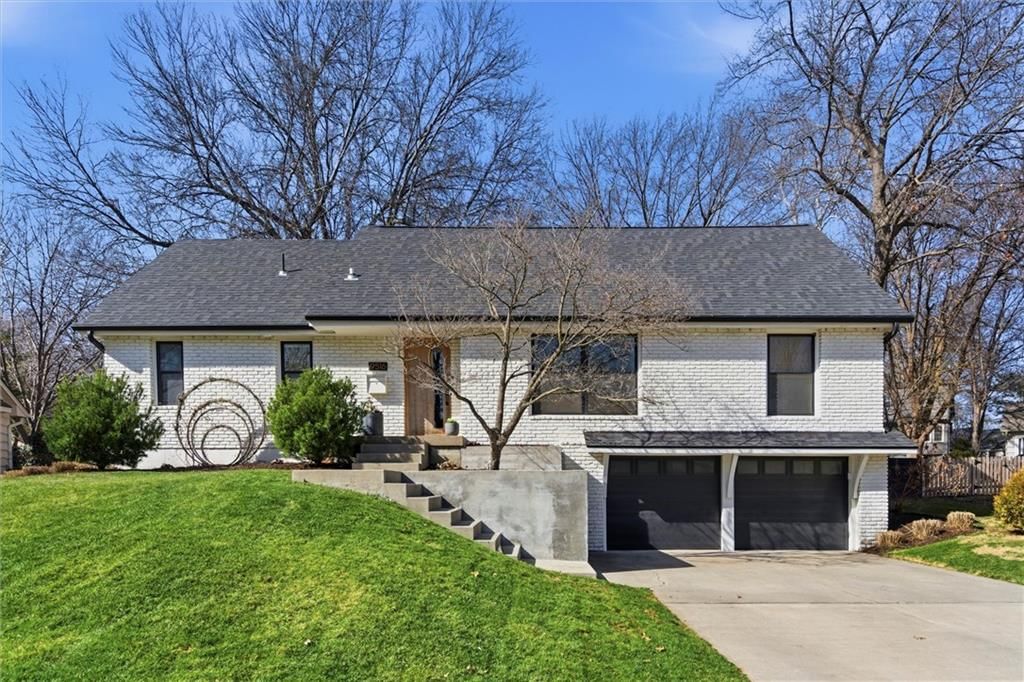 9516 Linden Street, Overland Park, KS