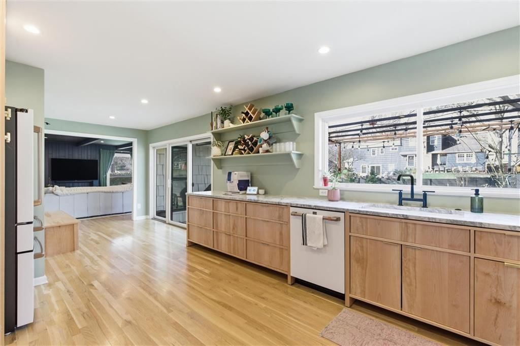 9516 Linden Street — photo 10