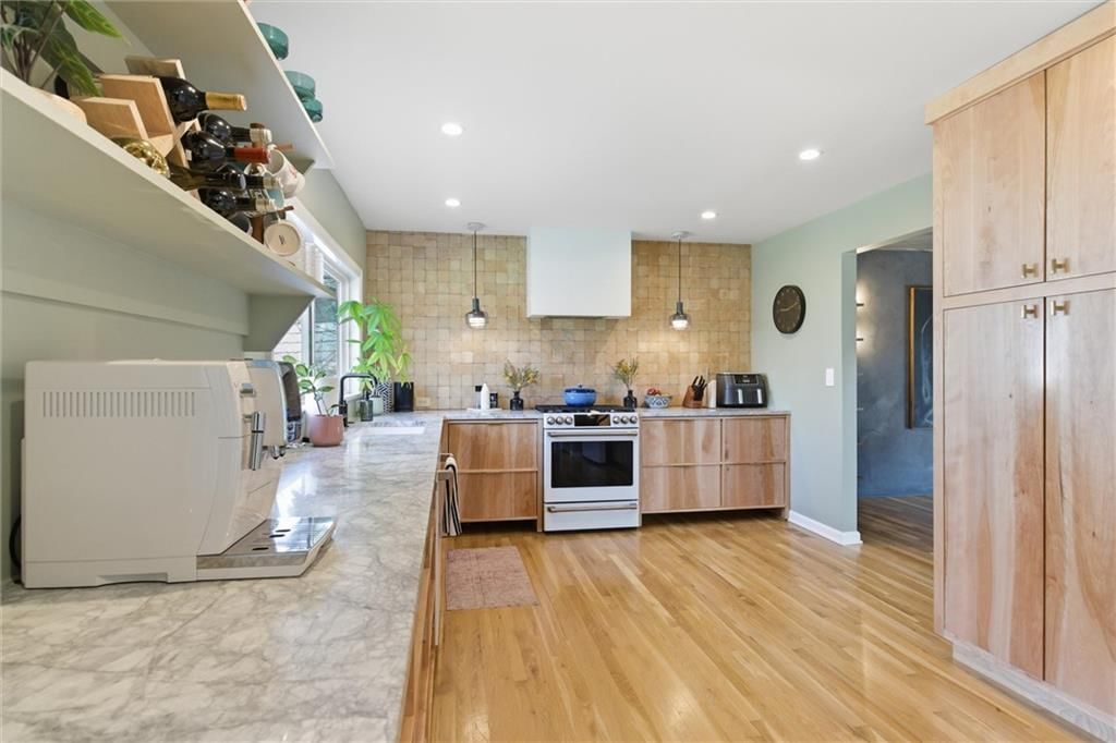 9516 Linden Street — photo 11
