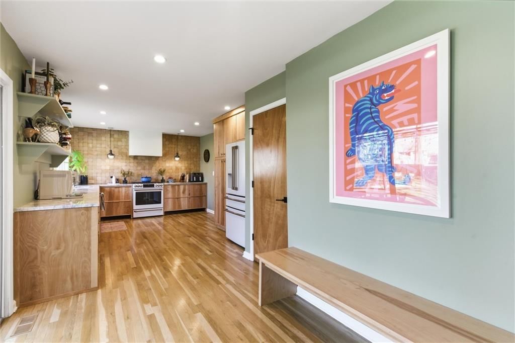 9516 Linden Street — photo 12