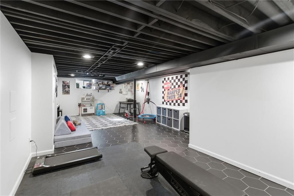 9516 Linden Street — photo 36