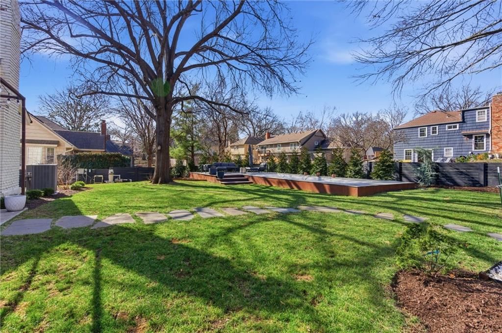 9516 Linden Street — photo 39