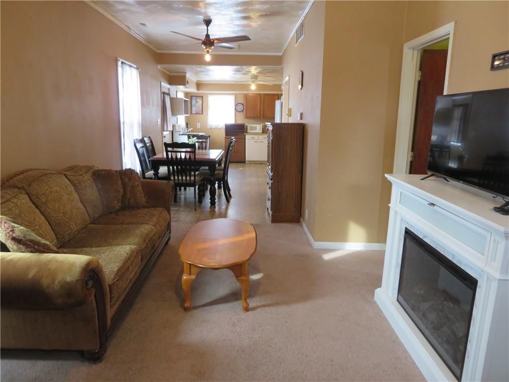 202 Delaware Street — photo 6