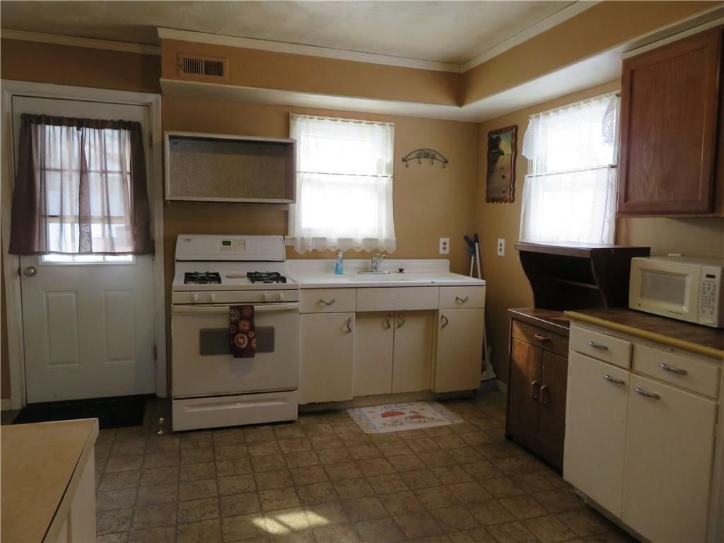 202 Delaware Street — photo 12