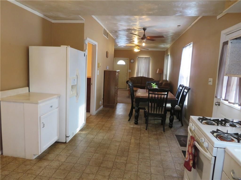 202 Delaware Street — photo 14
