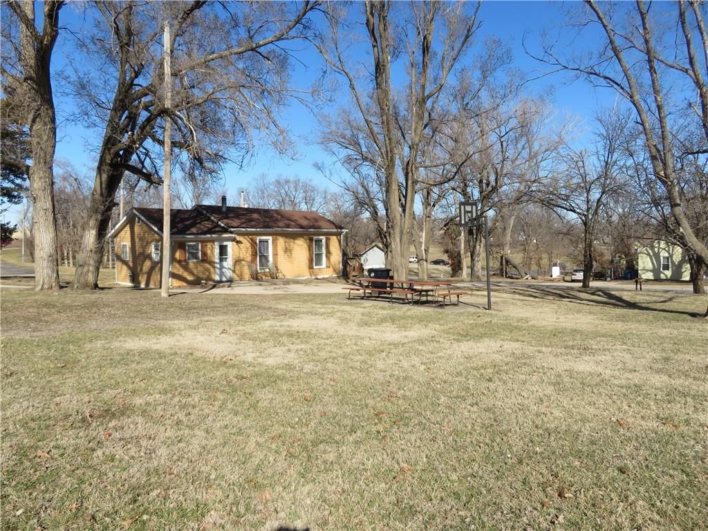 202 Delaware Street — photo 25