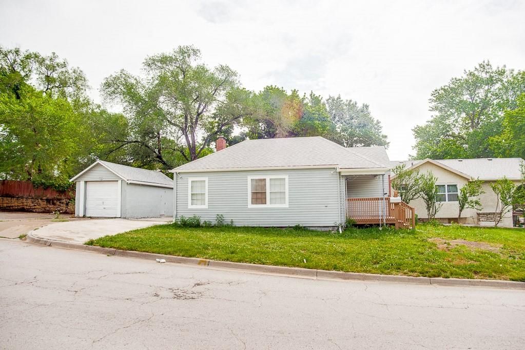2660 Armstrong Avenue — photo 3