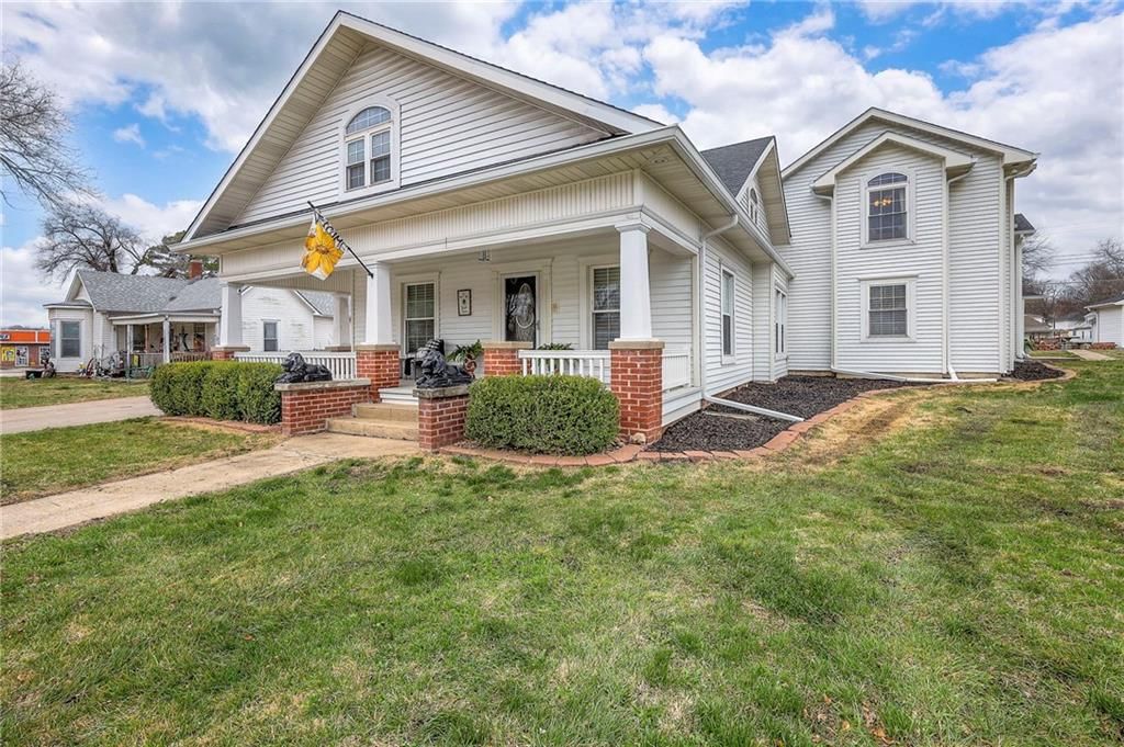 1308 S Broadway Street, Oak Grove, MO