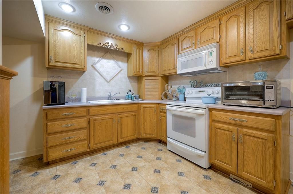 1308 S Broadway Street — photo 37