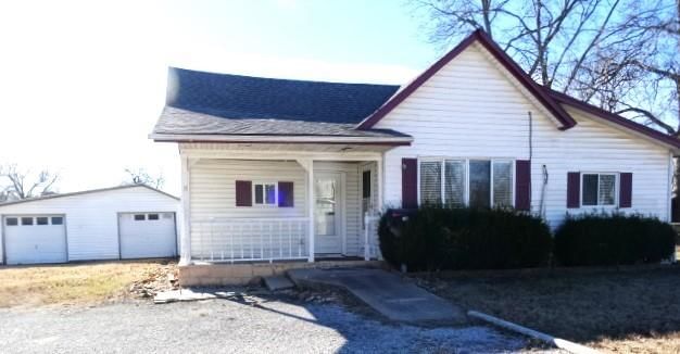 923 E Walnut Street — photo 1