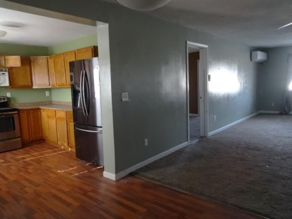 923 E Walnut Street — photo 14
