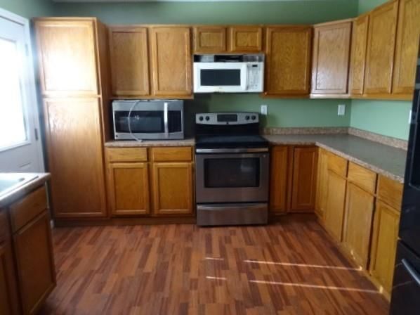 923 E Walnut Street — photo 17