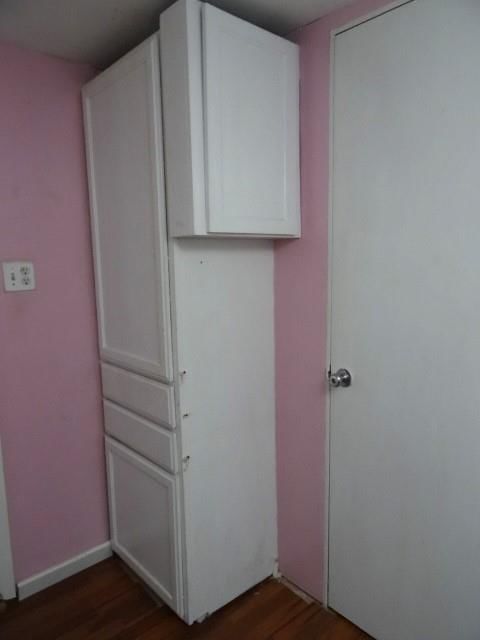 923 E Walnut Street — photo 30
