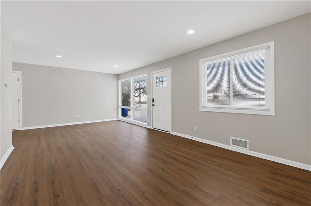 8132 Sterling Avenue — photo 6