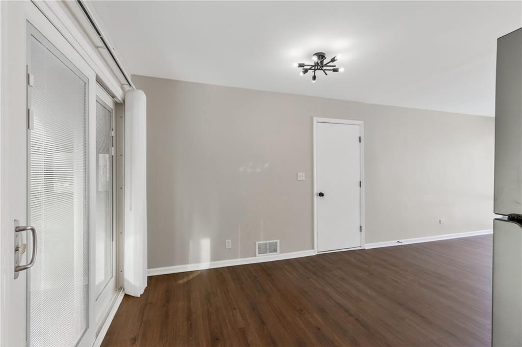 8132 Sterling Avenue — photo 9