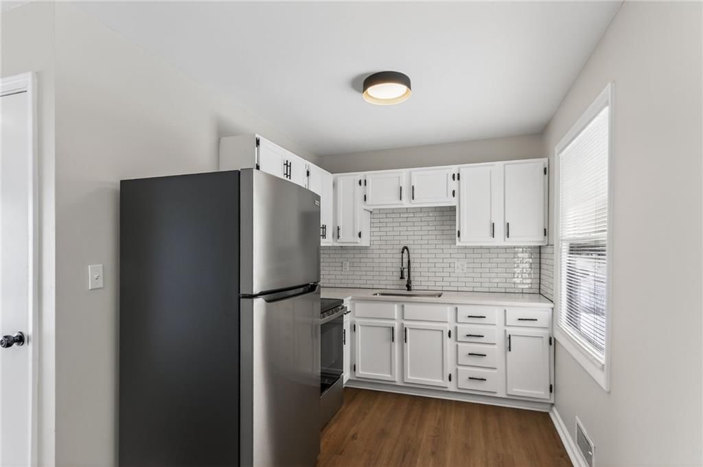 8132 Sterling Avenue — photo 11