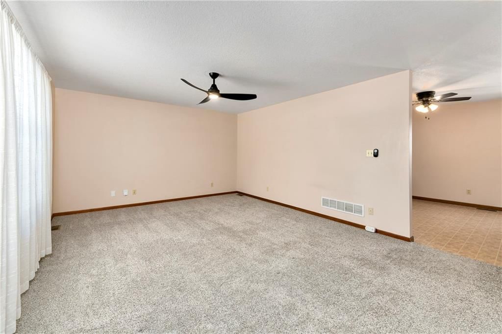 1459 3rd Avenue — photo 3