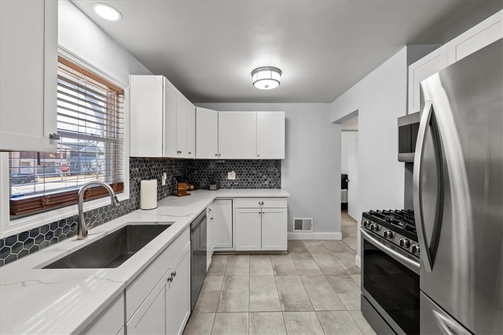 1116 E 58th Street — photo 20