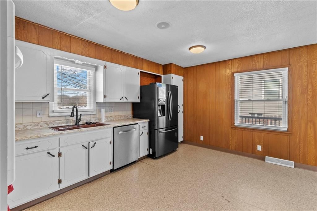 624 NE 39th Terrace — photo 9