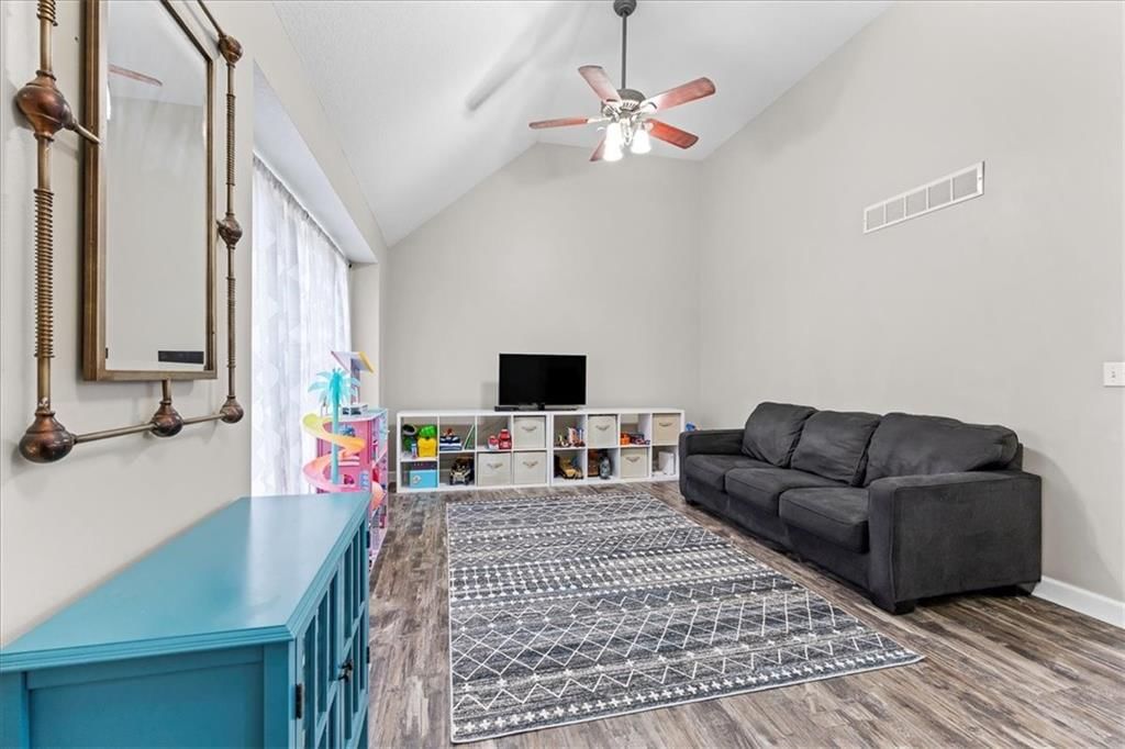1030 Black Oak Drive — photo 5