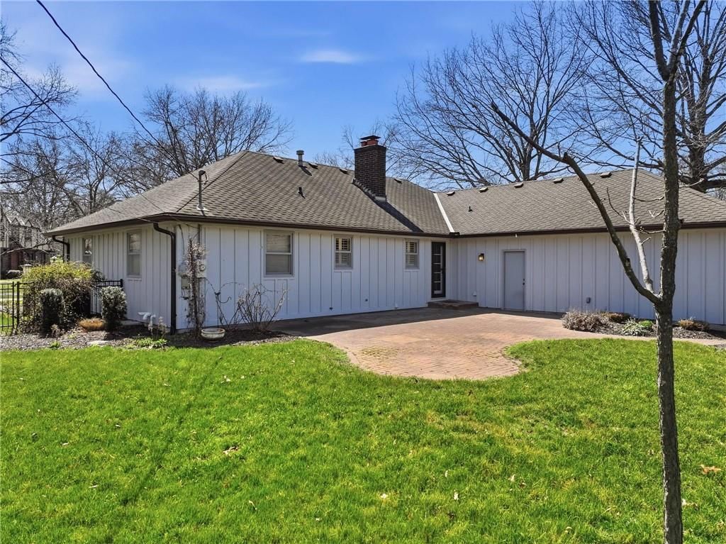1700 Twin Oaks Drive — photo 3