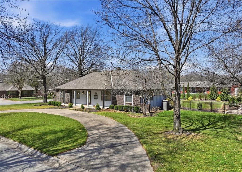 1700 Twin Oaks Drive — photo 4