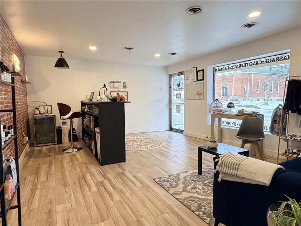 400 E 9th Street — photo 6