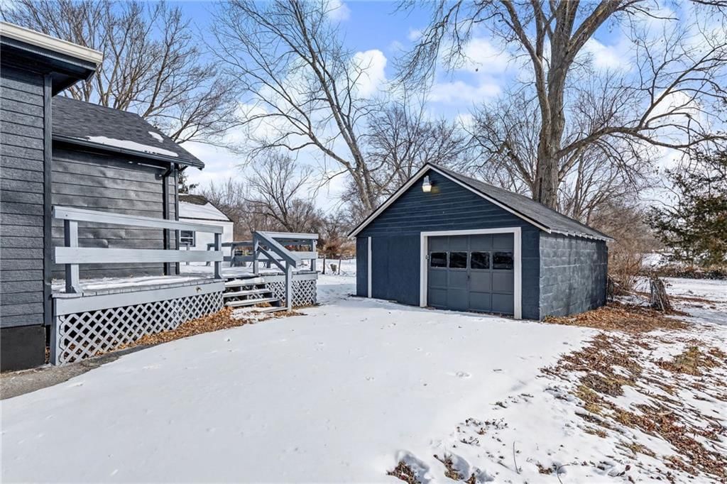 8105 Manning Avenue — photo 24