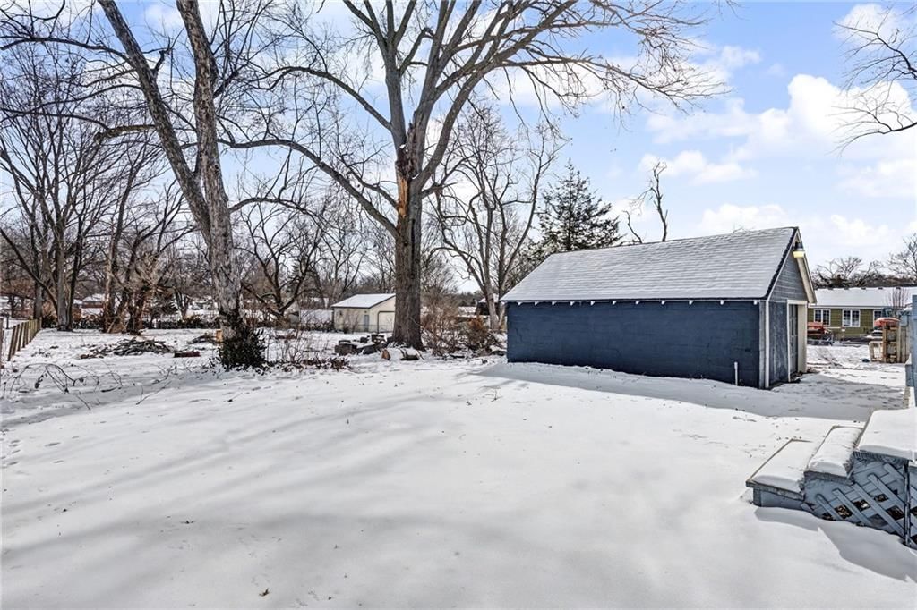 8105 Manning Avenue — photo 27