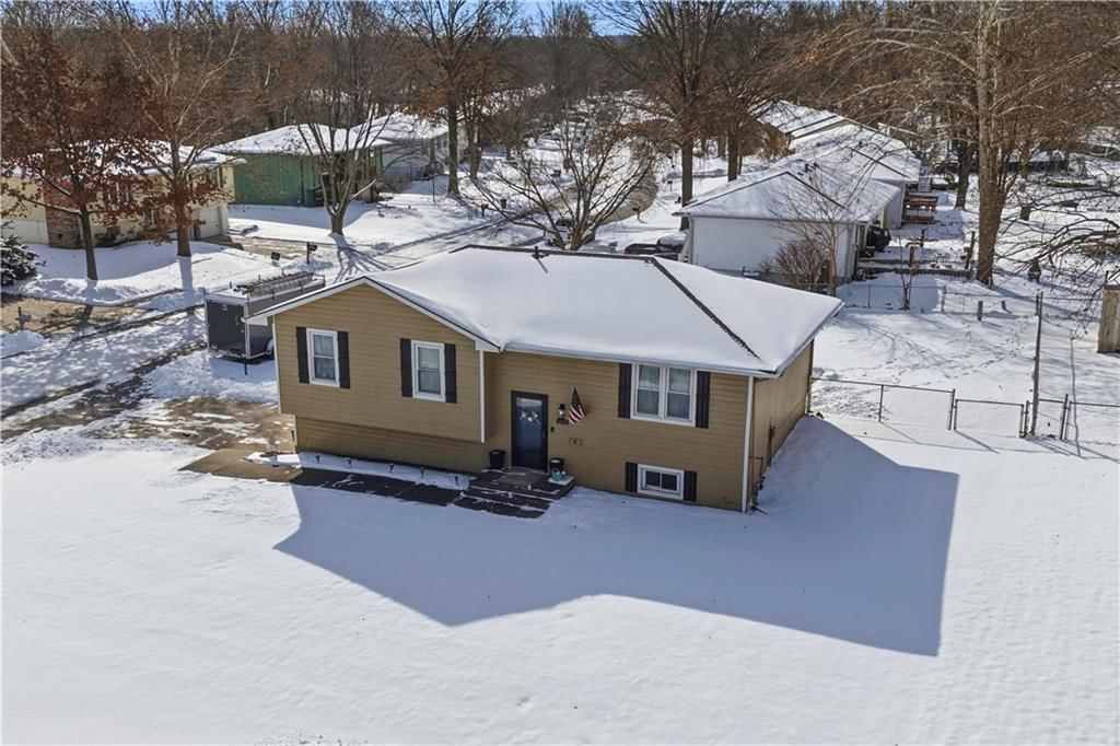 1610 SE Camelot Court — photo 3