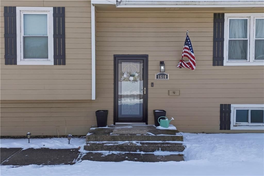 1610 SE Camelot Court — photo 5
