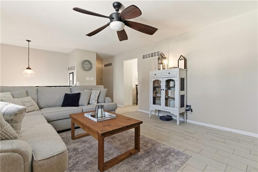 1610 SE Camelot Court — photo 6
