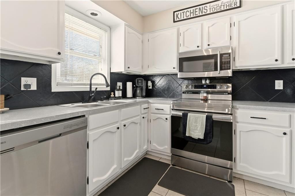 1610 SE Camelot Court — photo 13